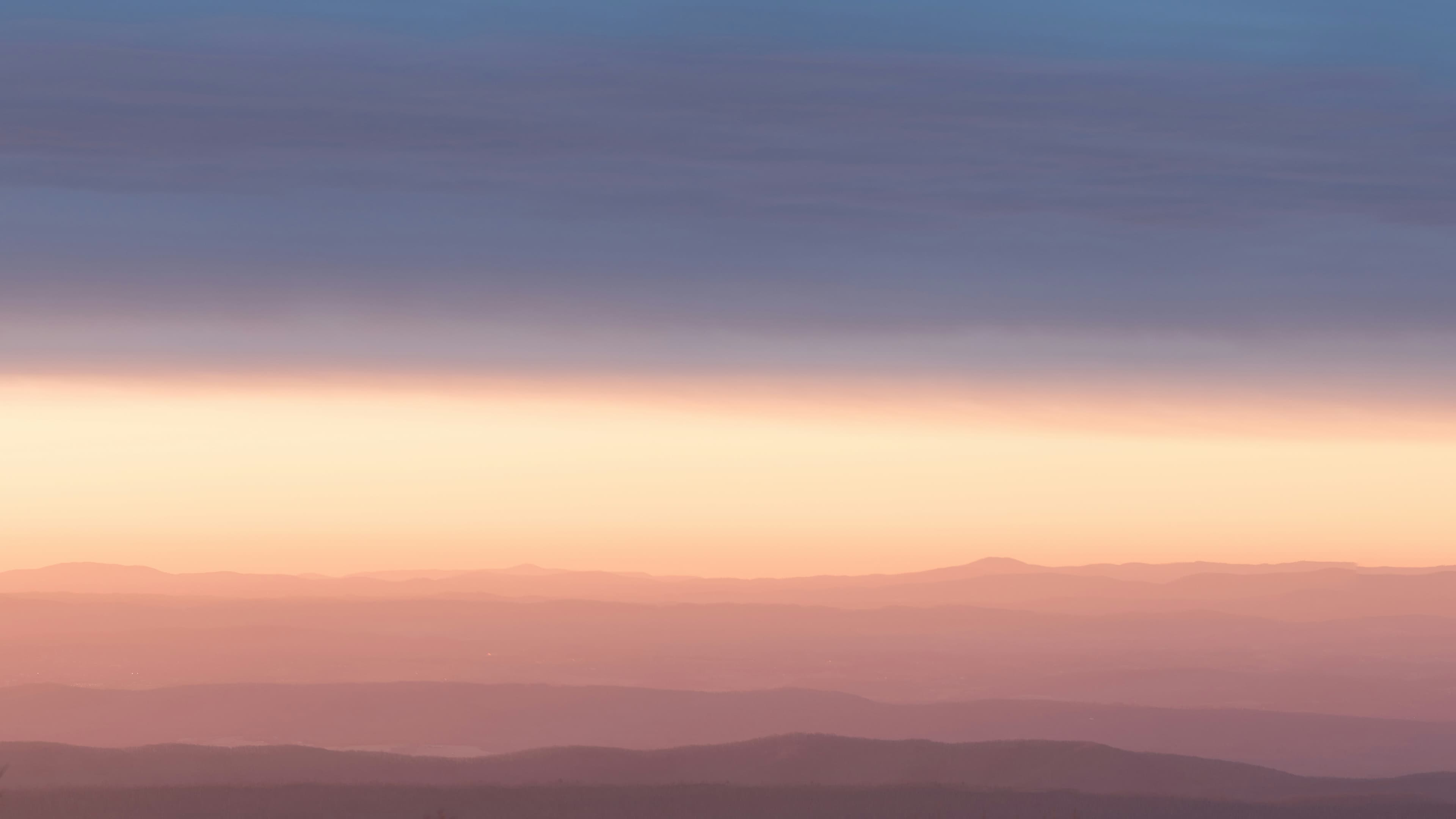 عبر المحيط: الإنجليزية الأمريكية ضد البريطانية